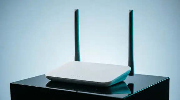 Pre-configured high-speed dual-band Wi-Fi router included free on contract